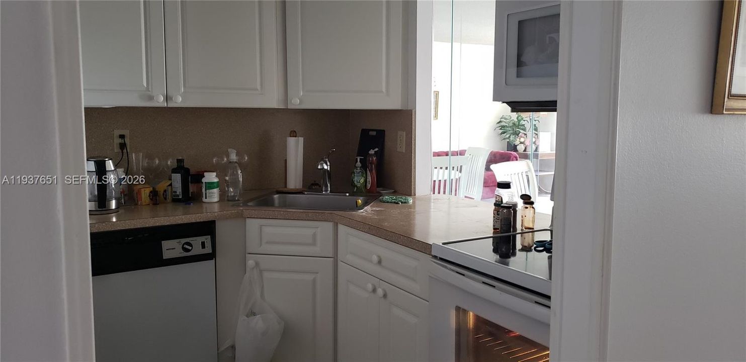 For Sale: $209,900 (1 beds, 1 baths, 820 Square Feet)