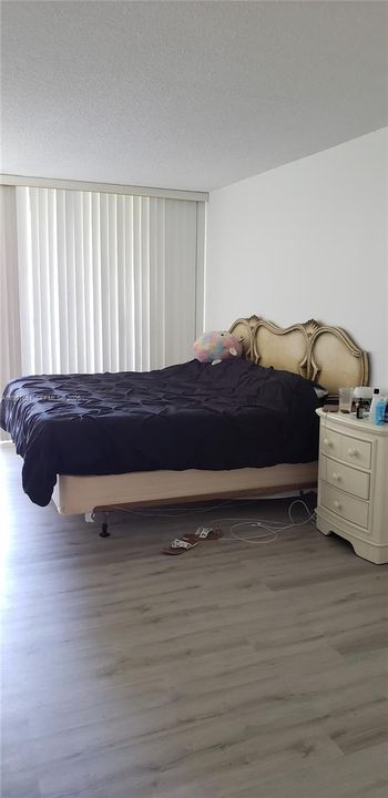 For Sale: $209,900 (1 beds, 1 baths, 820 Square Feet)