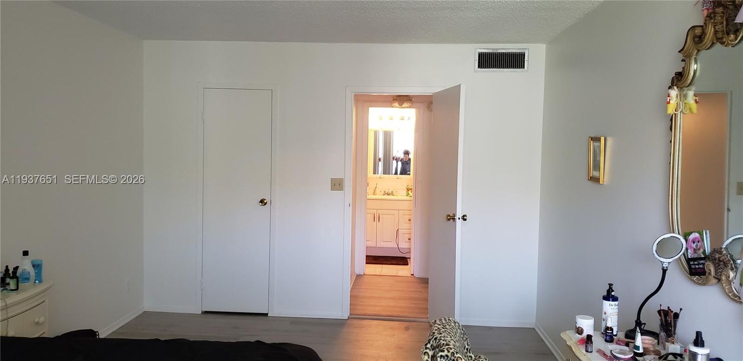 For Sale: $209,900 (1 beds, 1 baths, 820 Square Feet)