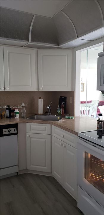 For Sale: $209,900 (1 beds, 1 baths, 820 Square Feet)