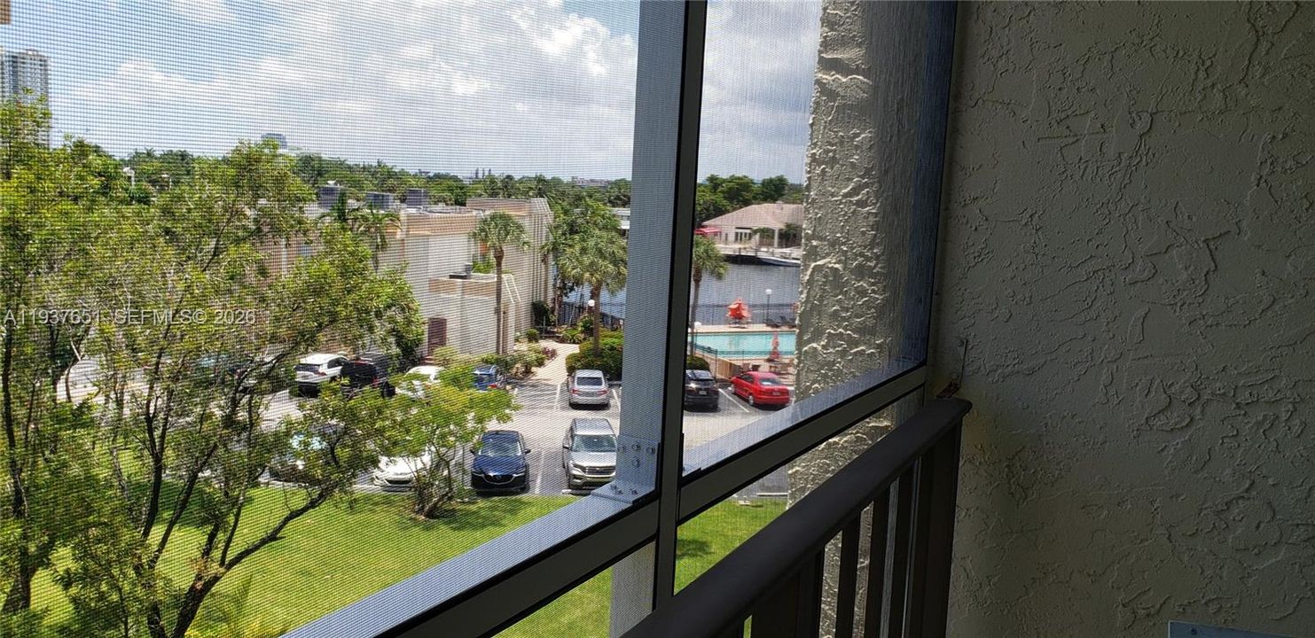 For Sale: $209,900 (1 beds, 1 baths, 820 Square Feet)