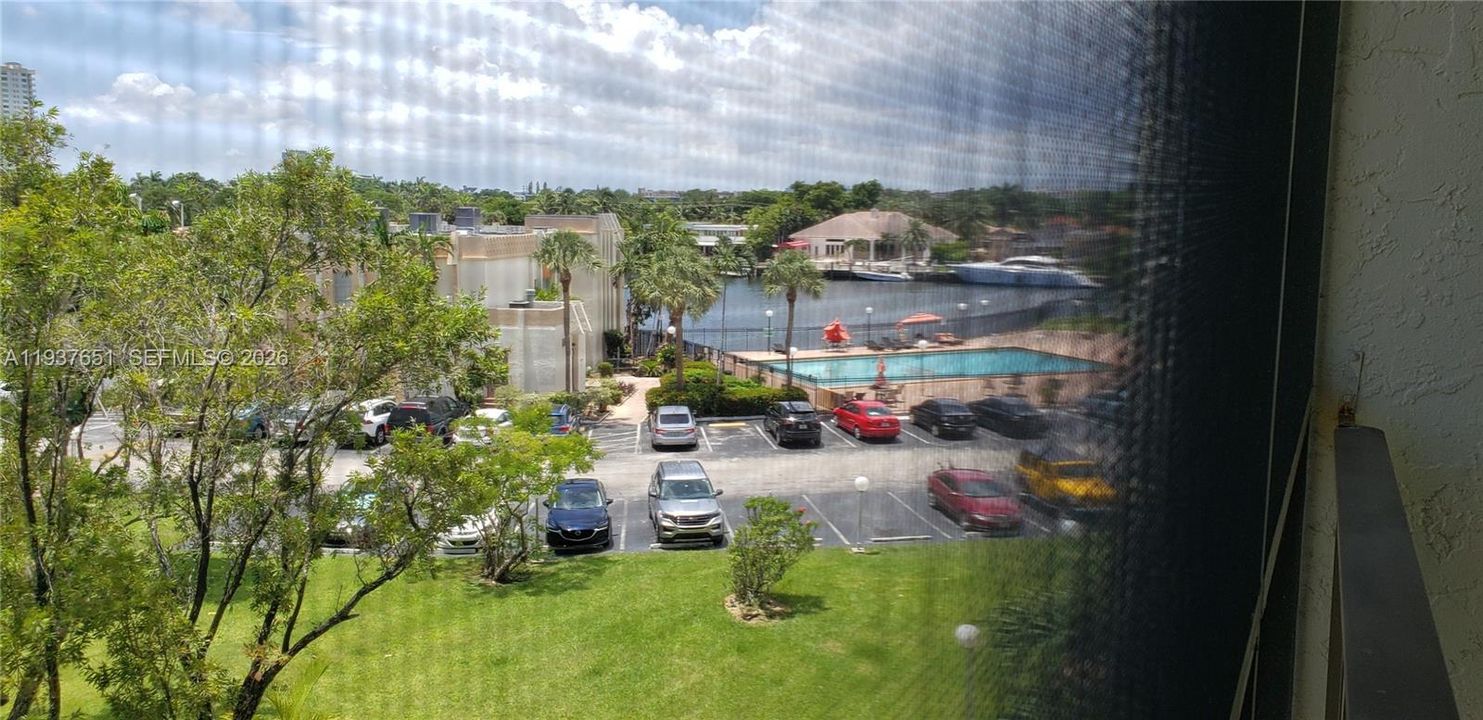 For Sale: $209,900 (1 beds, 1 baths, 820 Square Feet)