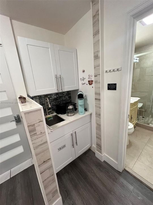 For Rent: $1,850 (1 beds, 1 baths, 2988 Square Feet)