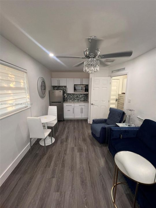 For Rent: $1,850 (1 beds, 1 baths, 2988 Square Feet)