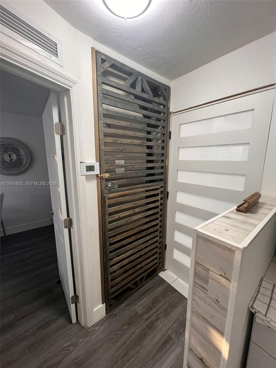 For Rent: $1,850 (1 beds, 1 baths, 2988 Square Feet)