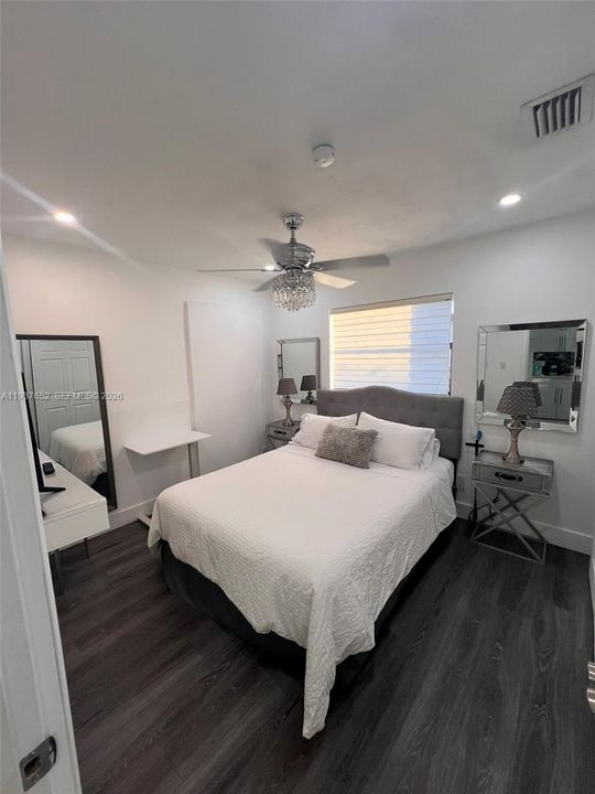 For Rent: $1,850 (1 beds, 1 baths, 2988 Square Feet)