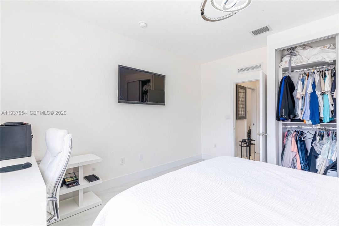 待售: $950,000 (3 贝兹, 3 浴室, 1941 平方英尺)