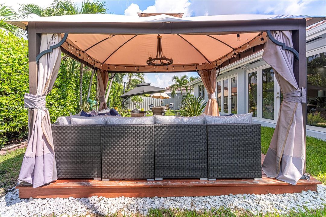 待售: $950,000 (3 贝兹, 3 浴室, 1941 平方英尺)