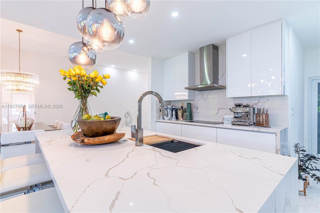 待售: $950,000 (3 贝兹, 3 浴室, 1941 平方英尺)