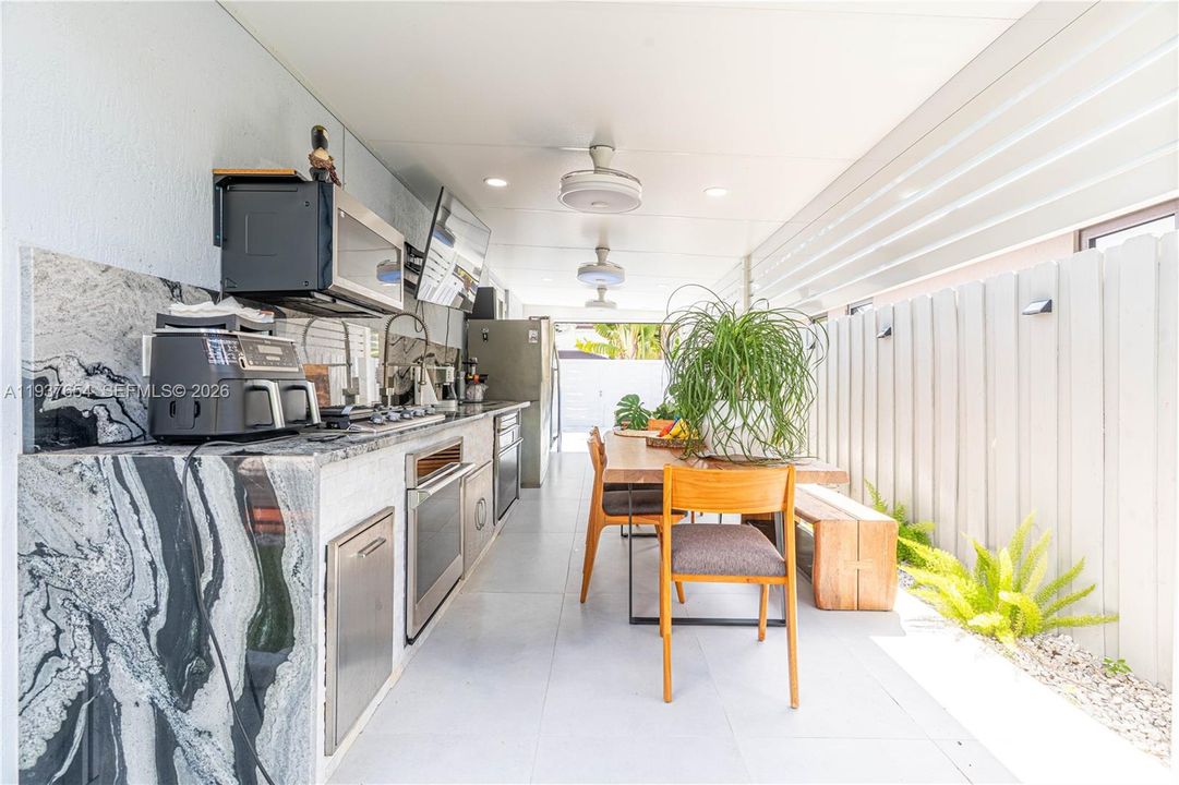 待售: $950,000 (3 贝兹, 3 浴室, 1941 平方英尺)