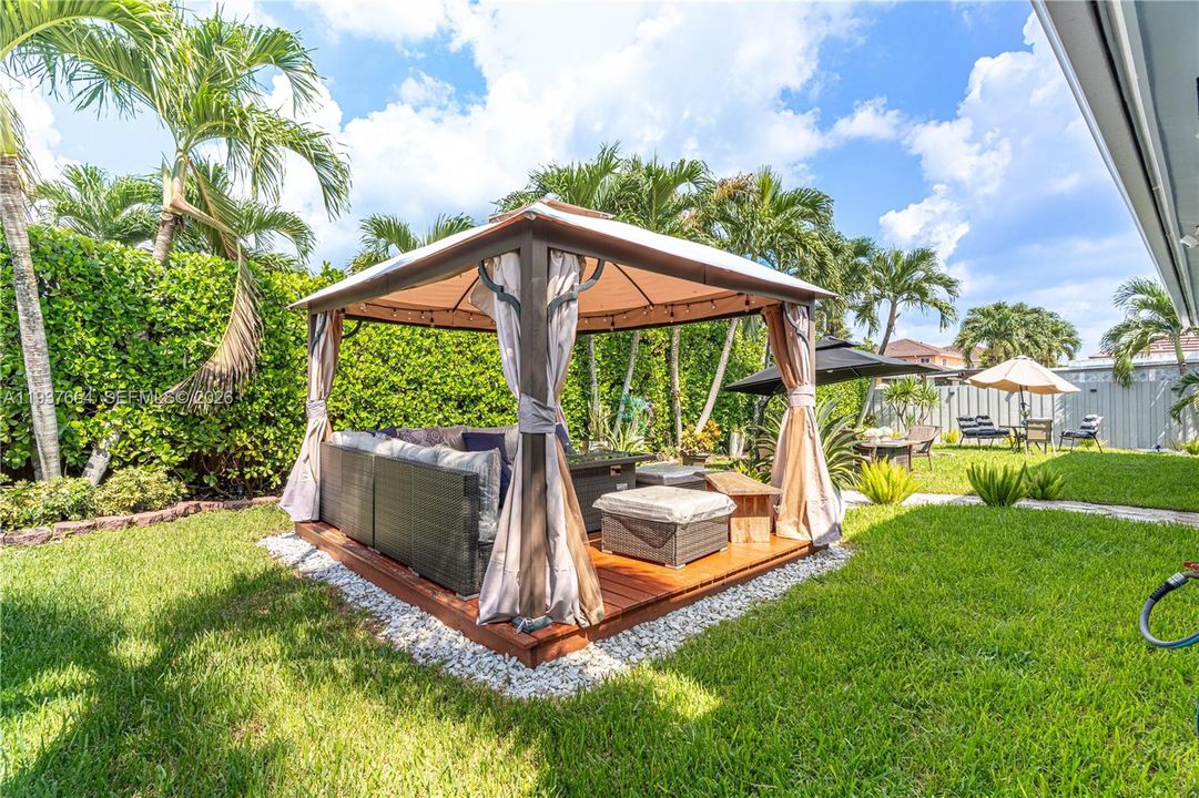 待售: $950,000 (3 贝兹, 3 浴室, 1941 平方英尺)