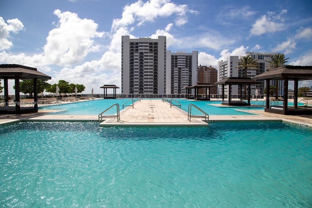 En Venta: $2,100,000 (3 camas, 3 baños, 2078 Pies cuadrados)