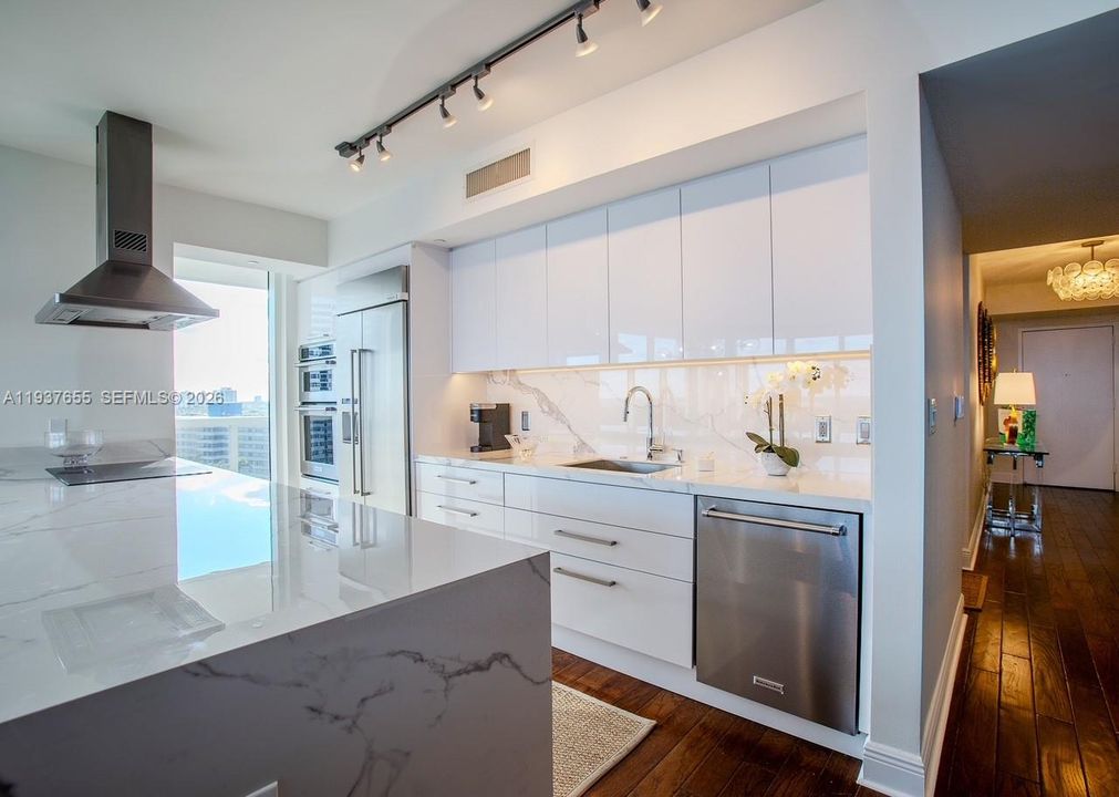 En Venta: $2,100,000 (3 camas, 3 baños, 2078 Pies cuadrados)