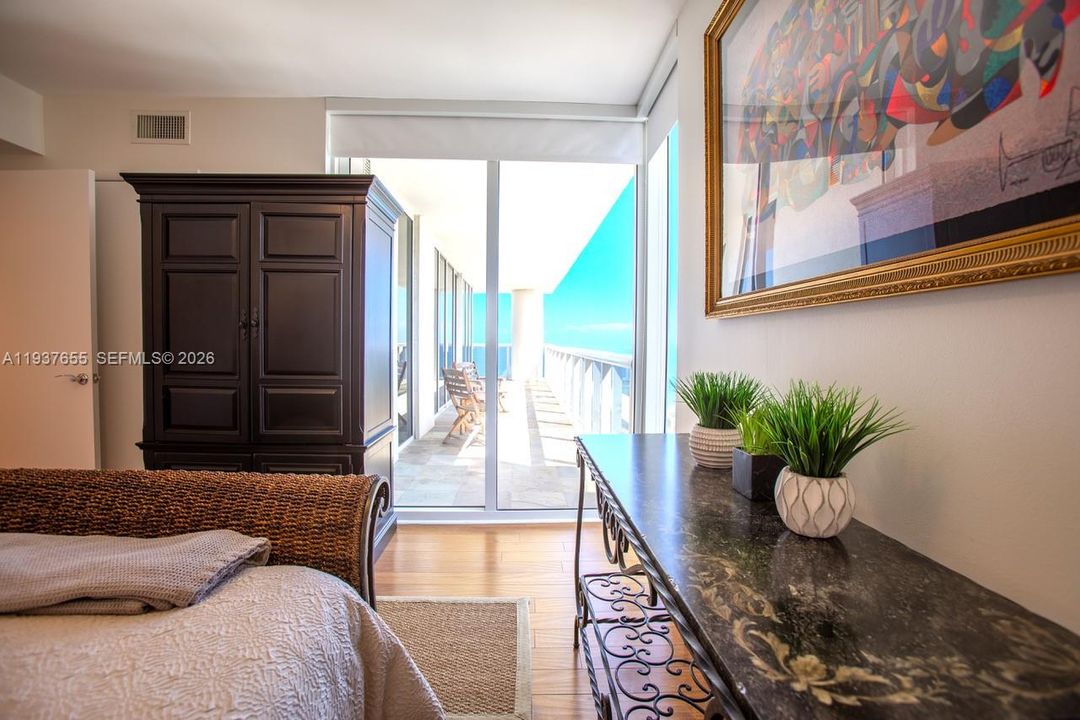 En Venta: $2,100,000 (3 camas, 3 baños, 2078 Pies cuadrados)