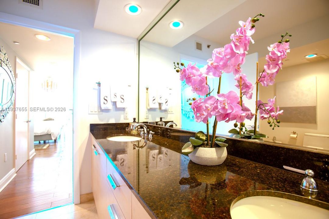 Luxurious Primary Bathroom