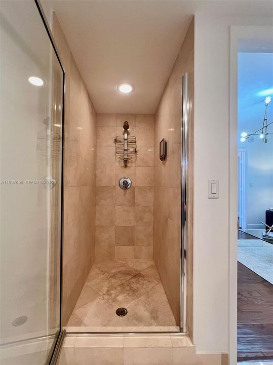 En Venta: $2,100,000 (3 camas, 3 baños, 2078 Pies cuadrados)