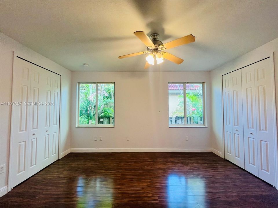 出租: $4,200 (3 贝兹, 3 浴室, 1856 平方英尺)