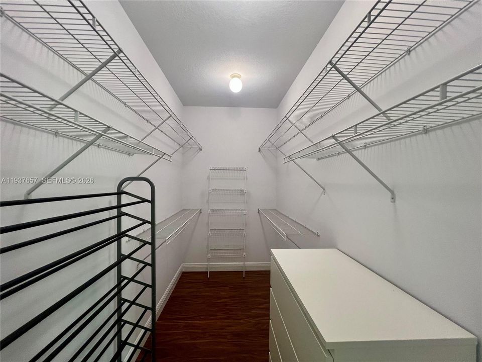 出租: $4,200 (3 贝兹, 3 浴室, 1856 平方英尺)