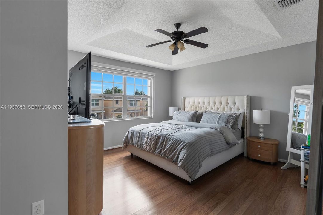 En Renta: $3,599 (3 camas, 2 baños, 1750 Pies cuadrados)