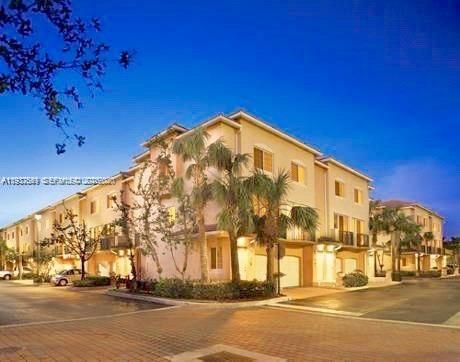 待售: $325,000 (2 贝兹, 2 浴室, 1054 平方英尺)