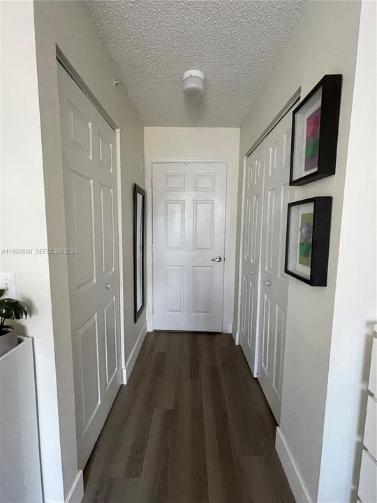 待售: $325,000 (2 贝兹, 2 浴室, 1054 平方英尺)