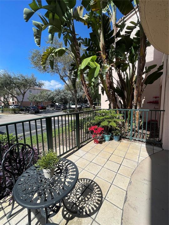 待售: $325,000 (2 贝兹, 2 浴室, 1054 平方英尺)