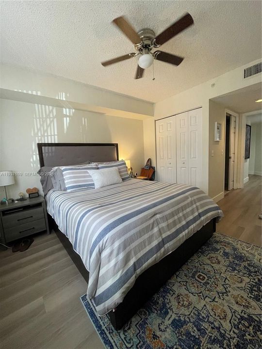 待售: $325,000 (2 贝兹, 2 浴室, 1054 平方英尺)