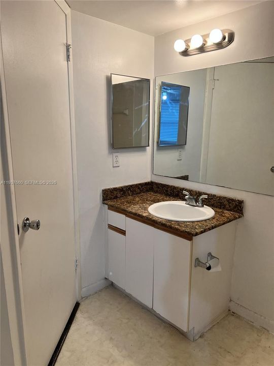 出租: $1,900 (1 贝兹, 1 浴室, 646 平方英尺)