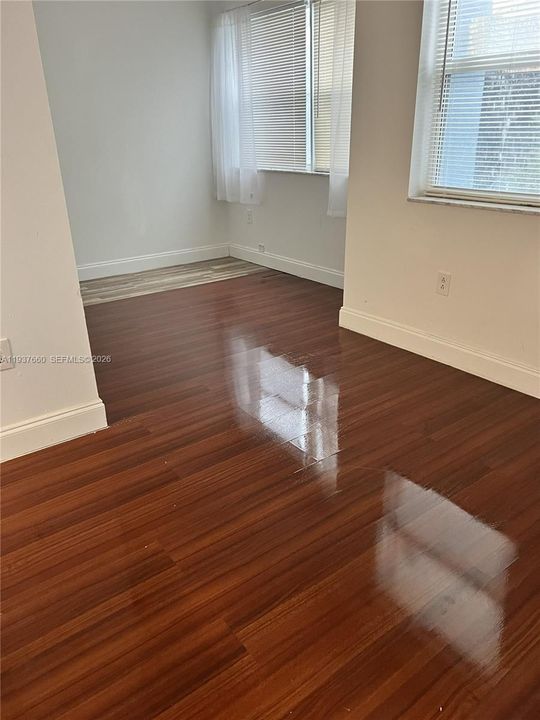 出租: $1,900 (1 贝兹, 1 浴室, 646 平方英尺)