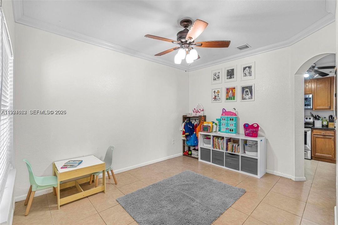 For Sale: $418,000 (3 beds, 2 baths, 1256 Square Feet)