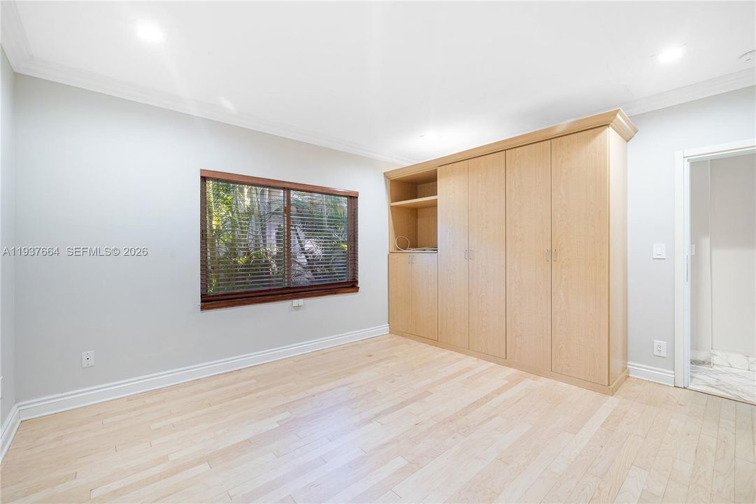 For Rent: $14,000 (4 beds, 3 baths, 3934 Square Feet)