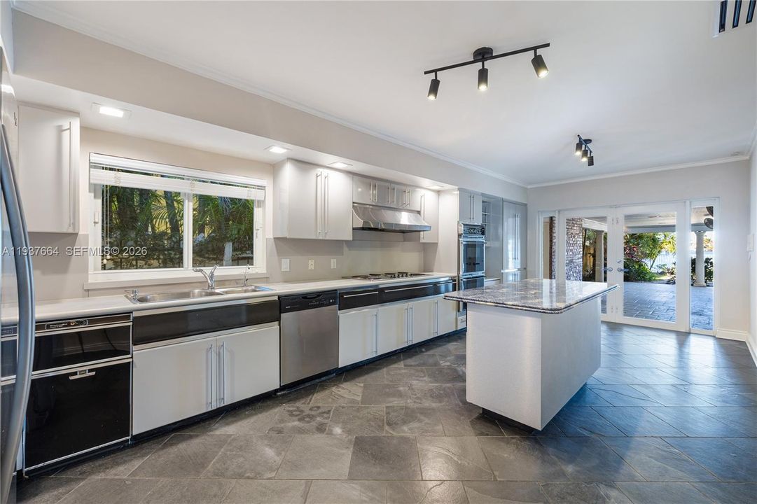 For Rent: $14,000 (4 beds, 3 baths, 3934 Square Feet)