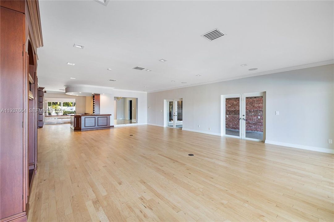 For Rent: $14,000 (4 beds, 3 baths, 3934 Square Feet)