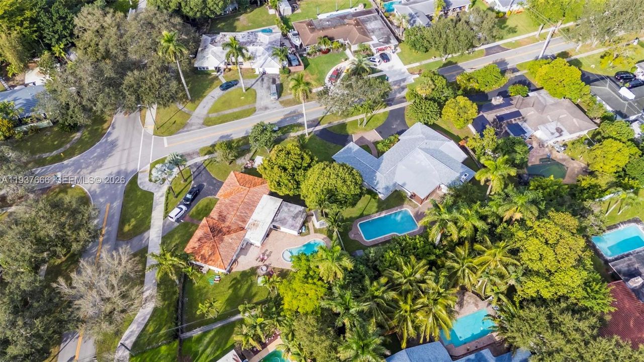 Под контрактом: $4,490 (3 спален, 3 ванн, 2341 Квадратных фут)