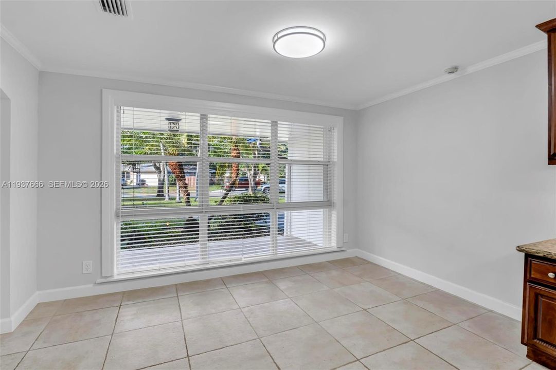 Под контрактом: $4,490 (3 спален, 3 ванн, 2341 Квадратных фут)