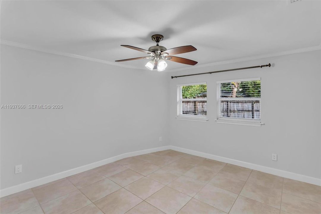 Под контрактом: $4,490 (3 спален, 3 ванн, 2341 Квадратных фут)