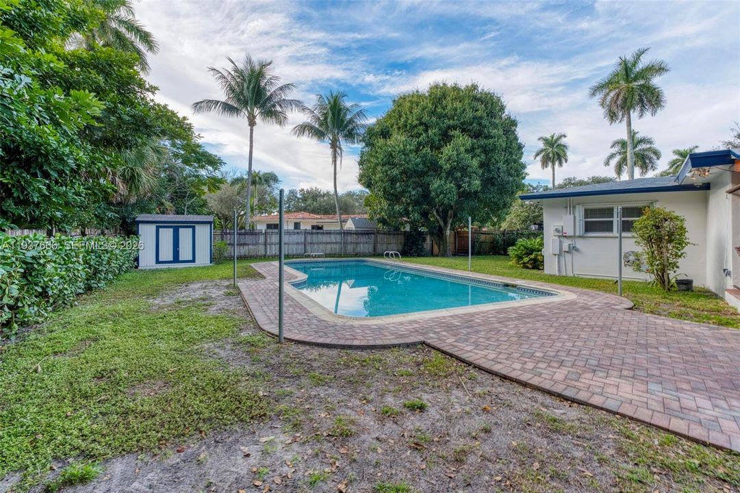 Под контрактом: $4,490 (3 спален, 3 ванн, 2341 Квадратных фут)