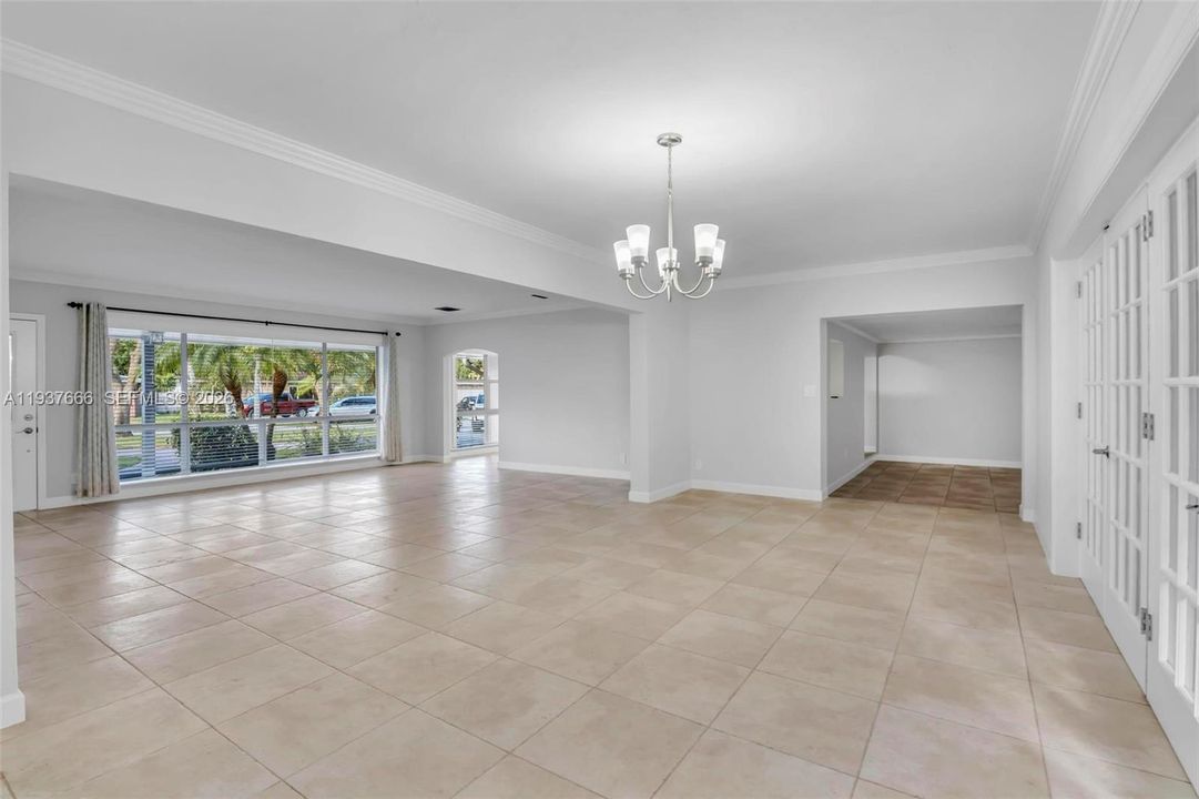 Под контрактом: $4,490 (3 спален, 3 ванн, 2341 Квадратных фут)