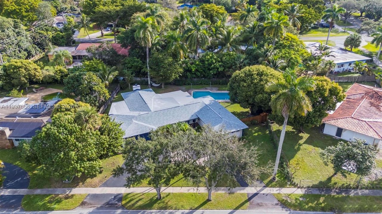 Под контрактом: $4,490 (3 спален, 3 ванн, 2341 Квадратных фут)