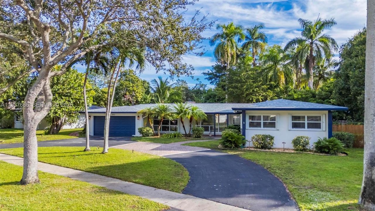 Под контрактом: $4,490 (3 спален, 3 ванн, 2341 Квадратных фут)