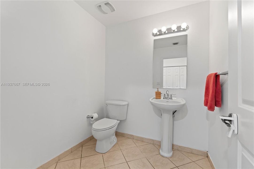 For Sale: $569,000 (2 beds, 2 baths, 1728 Square Feet)