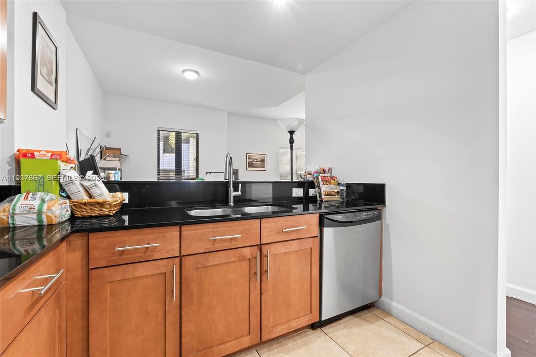 For Sale: $569,000 (2 beds, 2 baths, 1728 Square Feet)