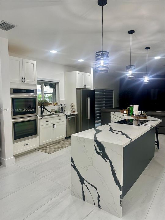 На продажу: $725,000 (4 спален, 2 ванн, 2193 Квадратных фут)