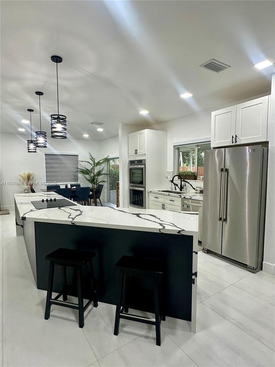 На продажу: $725,000 (4 спален, 2 ванн, 2193 Квадратных фут)