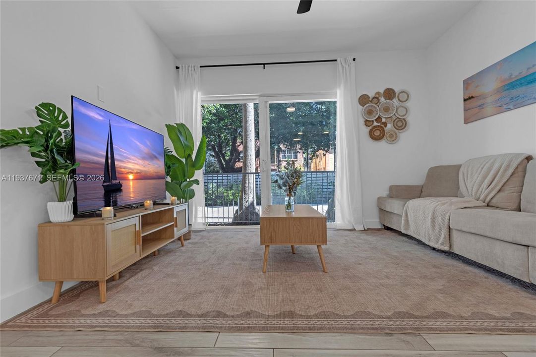 На продажу: $450,000 (2 спален, 2 ванн, 671 Квадратных фут)