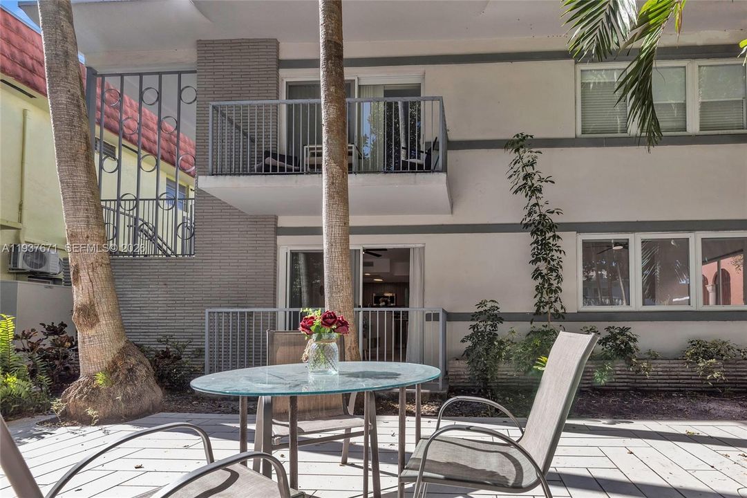 На продажу: $450,000 (2 спален, 2 ванн, 671 Квадратных фут)