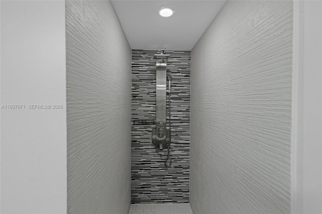 На продажу: $450,000 (2 спален, 2 ванн, 671 Квадратных фут)