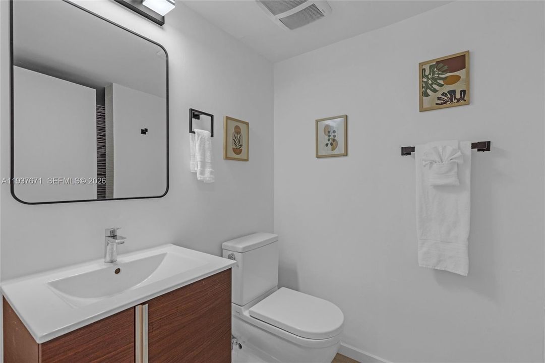 На продажу: $450,000 (2 спален, 2 ванн, 671 Квадратных фут)