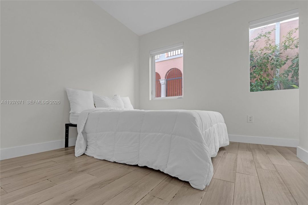 На продажу: $450,000 (2 спален, 2 ванн, 671 Квадратных фут)