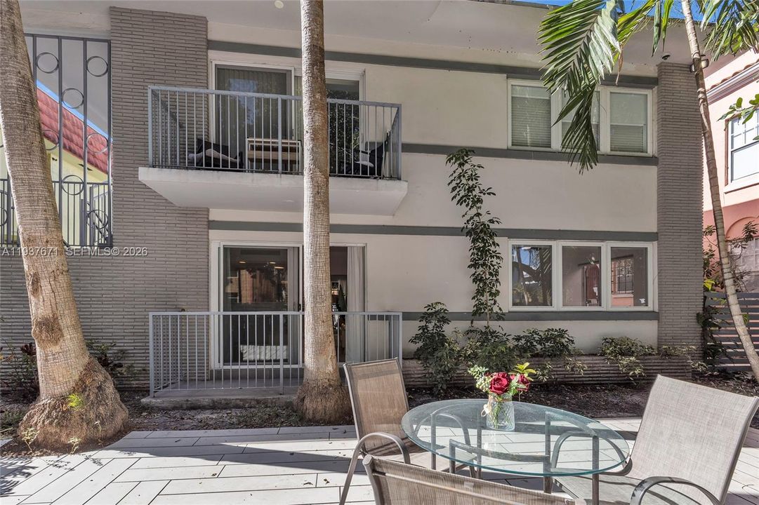 На продажу: $450,000 (2 спален, 2 ванн, 671 Квадратных фут)